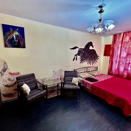 Apartment Near Train Station And Close To City Center Kiev Eksteriør billede