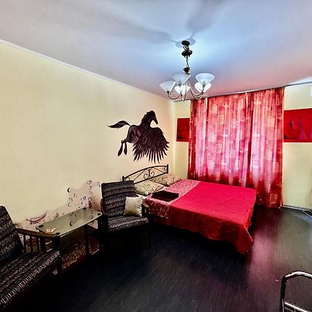 Apartment Near Train Station And Close To City Center Kiev Eksteriør billede