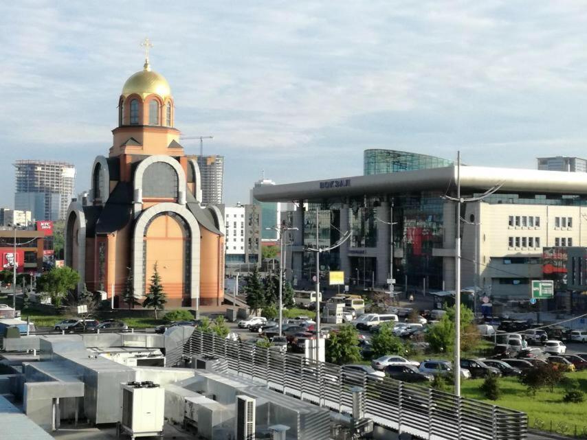 Apartment Near Train Station And Close To City Center Kiev Eksteriør billede