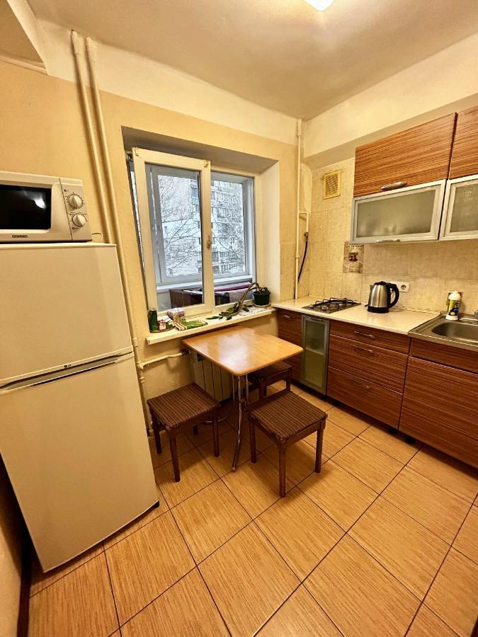 Apartment Near Train Station And Close To City Center Kiev Eksteriør billede