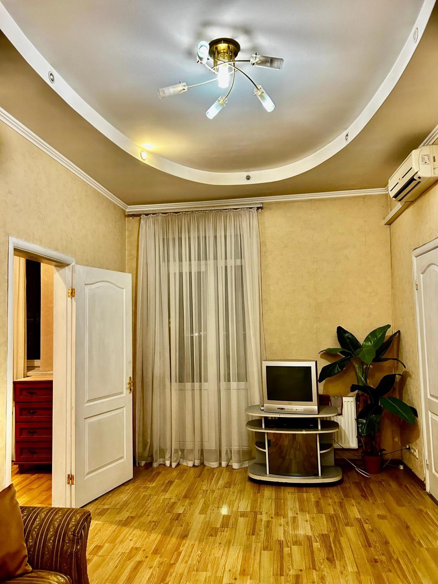 Apartment Near Train Station And Close To City Center Kiev Eksteriør billede