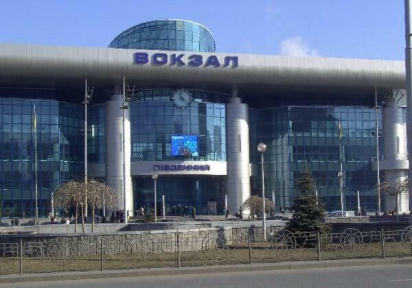 Apartment Near Train Station And Close To City Center Kiev Eksteriør billede