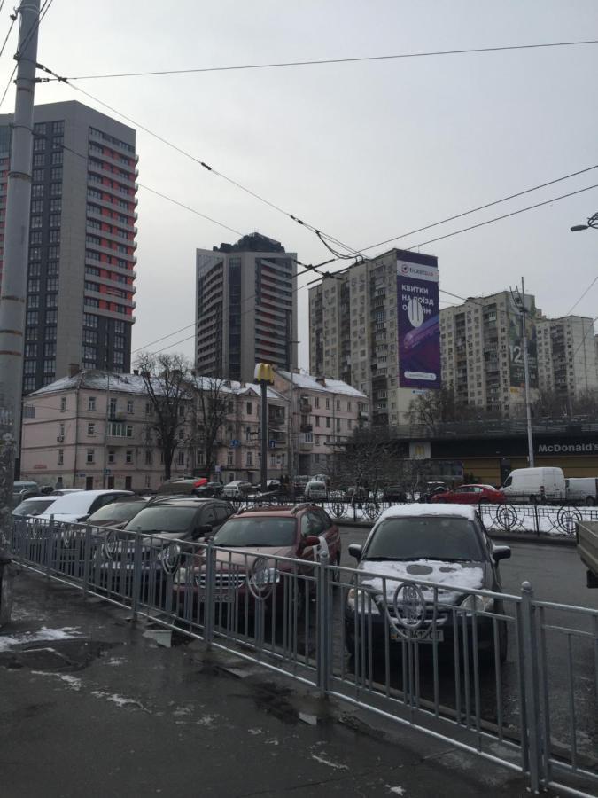 Apartment Near Train Station And Close To City Center Kiev Eksteriør billede